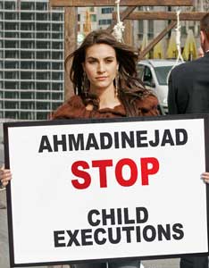 نازنین افشین جم دختر شایسته سابق کانادا در تظاهرات علیه احمدی نژاد