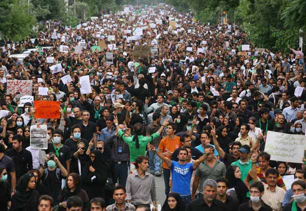 جنبش مردم ایران زنده است