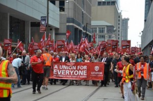 UNifor-rally