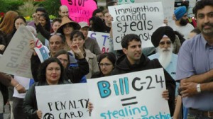 تظاهرات در بی سی علیه لایحه جدید مهاجرت