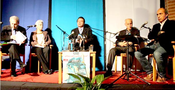 از راست: سعید پیوندی، عبدالکریم لاهیجی، سیروس ملکوتی، گلاویژ شرفکندی، کاظم کردوانی 