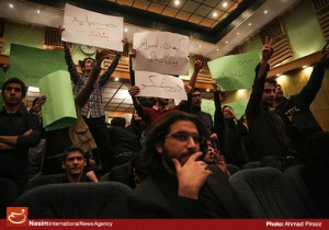 اعتراض دانشجویان به سخنرانی شریعتمداری آذرماه 93 