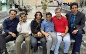 مجید توکلی (دوم از چپ) در جمع دوستان در فرودگاه مهرآباد 