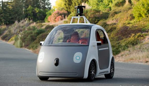 یکی از اتوموبیل های بی سرنشین گوگل