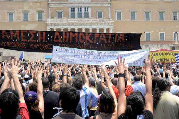 مردم یونان در رفراندوم روز یکشنبه شرکت می کنند