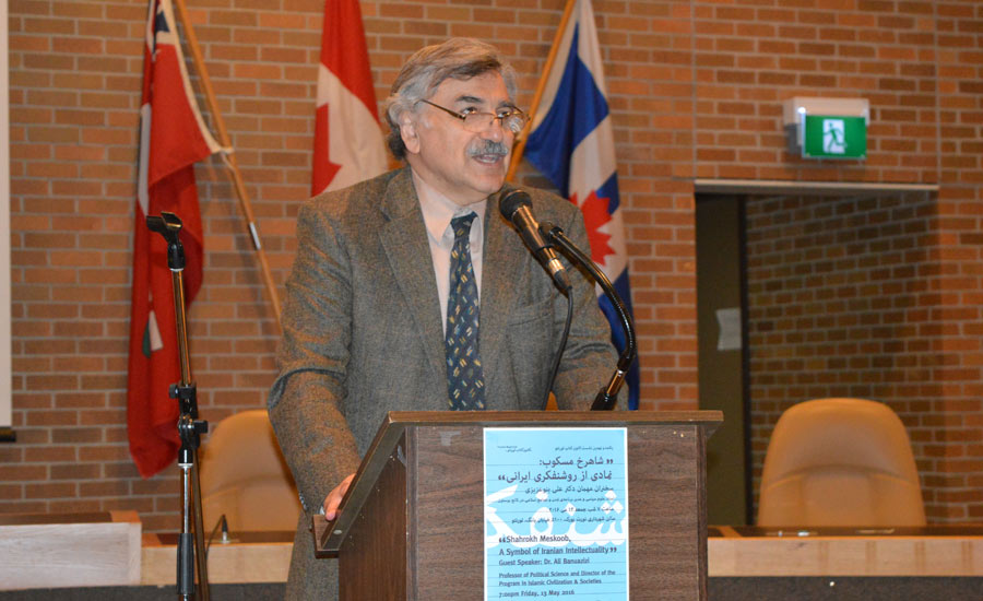 دکتر علی بنوعزیزی در کانون کتاب تورنتو 