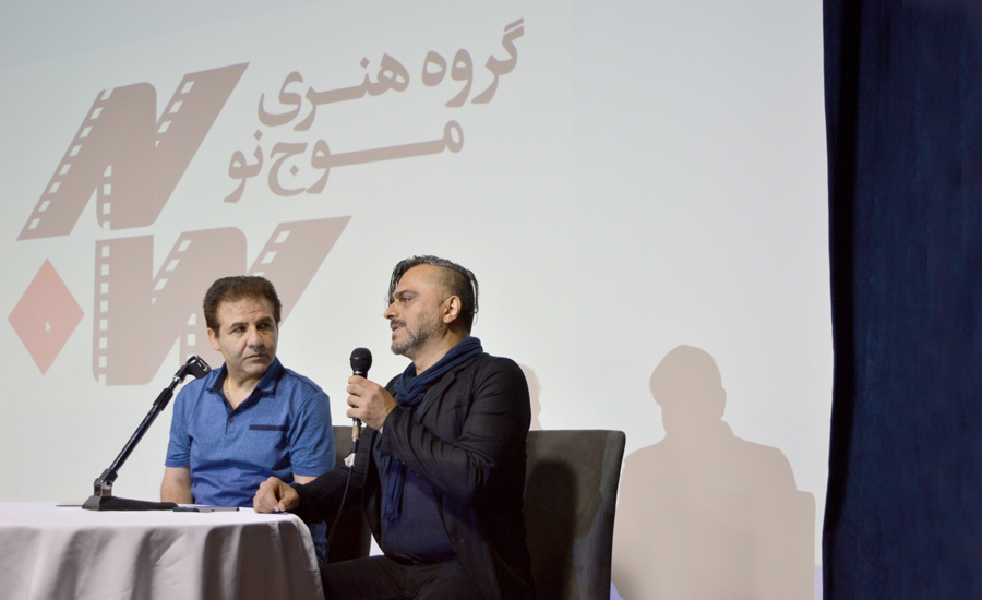 شاهین پرهامی (راست) در کنار عارف محمدی در بخش پرسش و پاسخ 