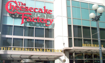 باز شدن اولین رستوران زنجیره ای آمریکایی  The Cheesecake Factory در تورنتو