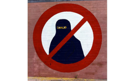 پوشیدن برقع و نقاب در کبک ممنوع می شود