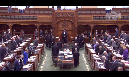 یک دقیقه سکوت در پارلمان انتاریو