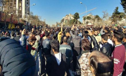 تجمع اعتراضی به گرانی با شعار «مرگ بر روحانی» و «نه غزه، نه لبنان» در مشهد
