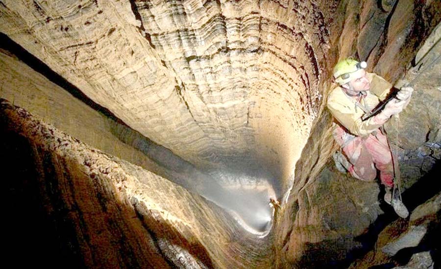 کشف عمیق ترین غار کانادا در استان بریتیش کلمبیا