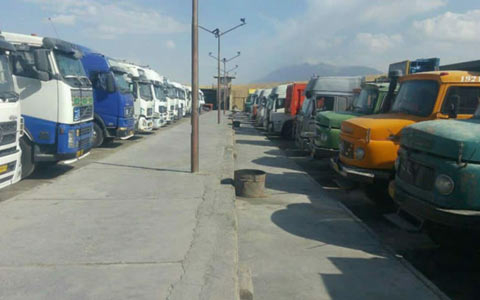 ادامه ی اعتصاب کامیون‌داران در شهرهای ایران در روز چهارشنبه