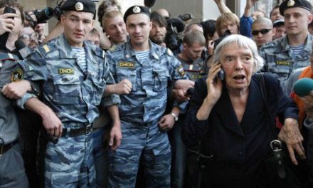 مادربزرگ جنبش حقوق بشر در روسیه در سن ۹۱ سالگی درگذشت
