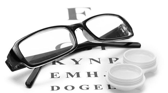 لنز یا عینک کدامیک با بیمه؟/بیمه رحیمیان