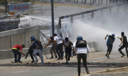 یک زن جوان در جریان تظاهرات در ونزوئلا به ضرب گلوله کشته شد