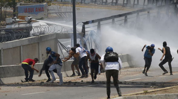 یک زن جوان در جریان تظاهرات در ونزوئلا به ضرب گلوله کشته شد