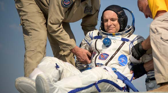 فضانورد کانادایی بعد از ۲۰۴ روز به کره ی زمین بازگشت