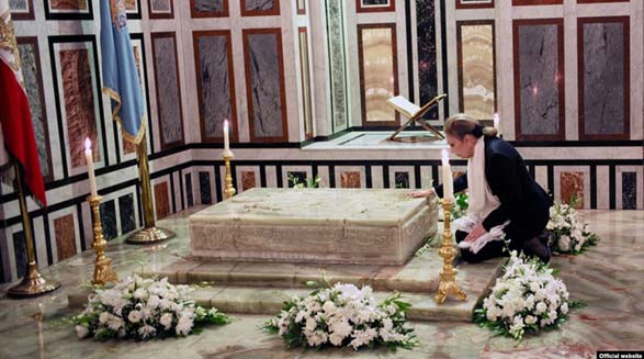 پیام شهبانو فرح پهلوی به مناسبت سی و نهمین سالگرد درگذشت محمد رضاشاه پهلوی