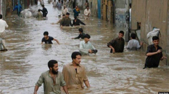 سیل در سیستان و بلوچستان؛ در غیبت مسئولان، مردم سیل‌زده خود در حال امدادرسانی هستند