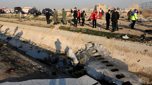 خانواد‌ه‌های قربانیان هواپیمای مسافربری به گزارش ایران واکنش نشان دادند؛ یک گزارش پر از تناقض